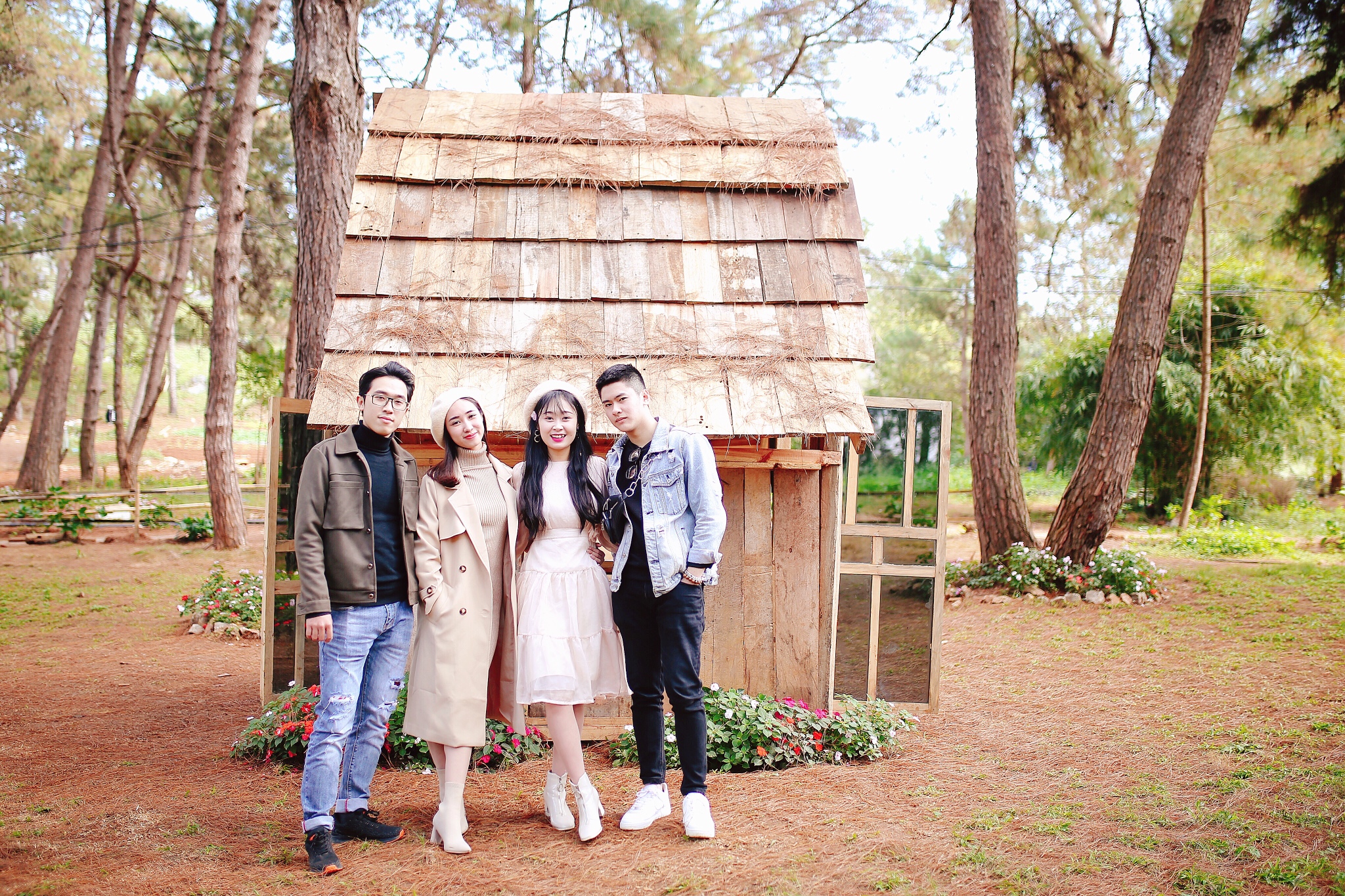 Bốn bạn trẻ đóng chính trong MV quảng bá du lịch của Chimi Farm