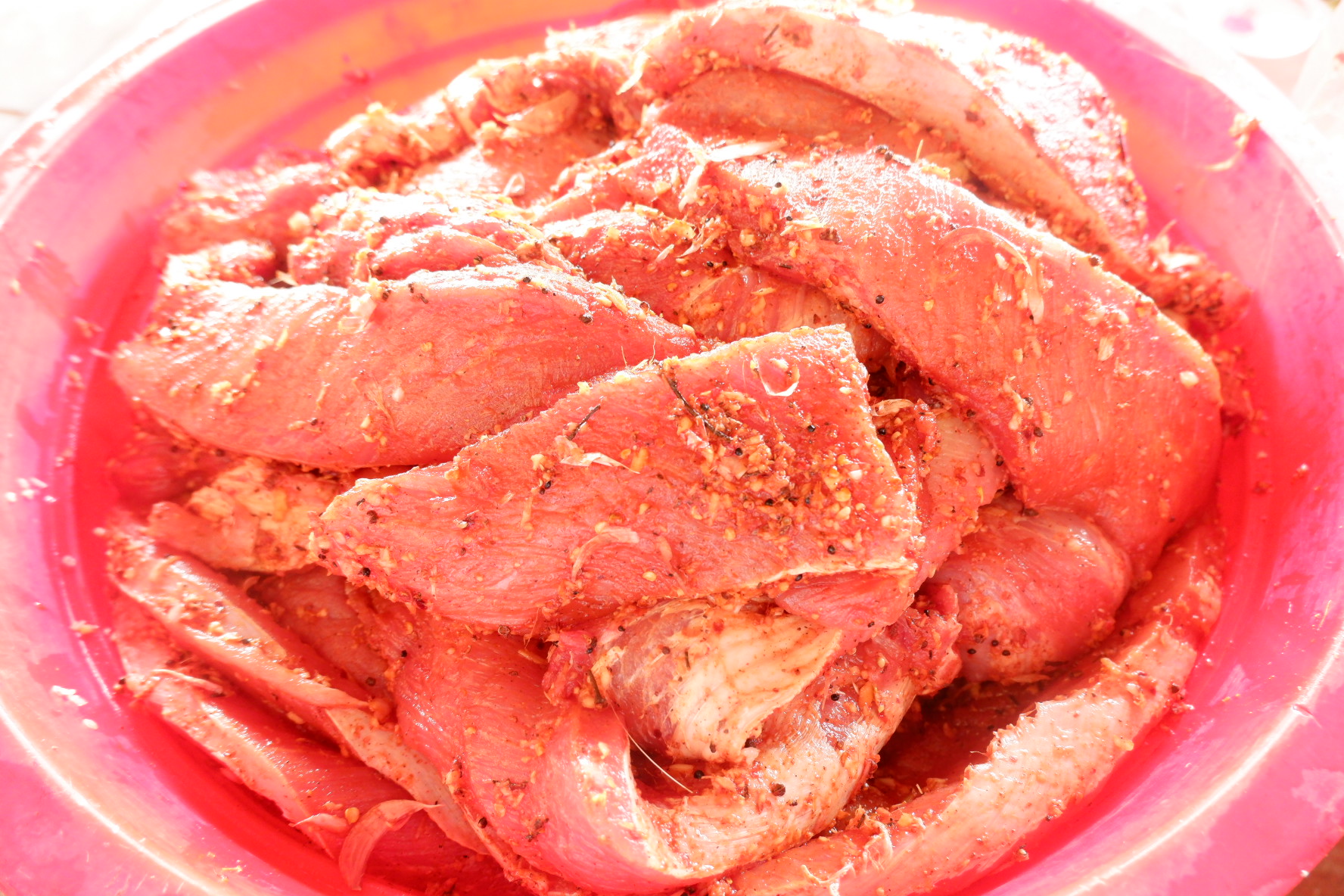 Thịt phải tẩm ướp ít nhất 2 -3 giờ đồng hồ